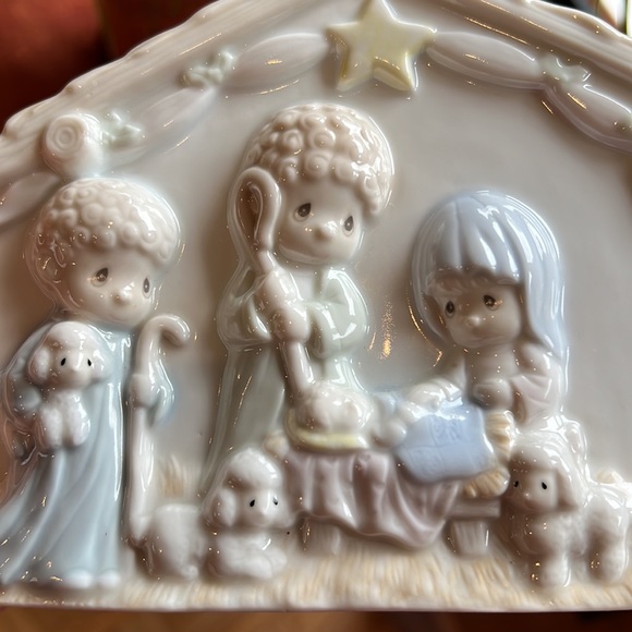 Vintage Authentic precious moments light up nativity. - Picture 2 of 9